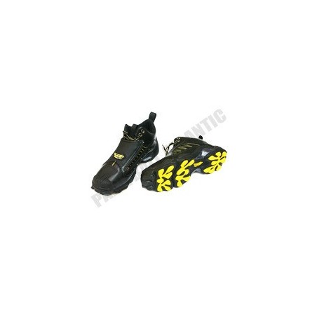 Paire de chaussures basses JT 40.5