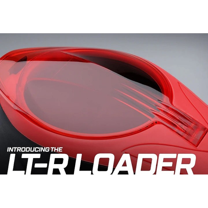 Le capot du loader est noir
