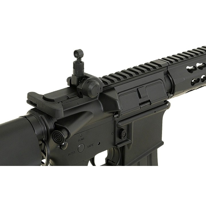 Réplique M4 AEG avec crosse ajustable pour confort