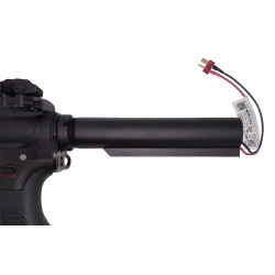 Batterie Li-Po et chargeur inclus dans le combo airsoft performant.