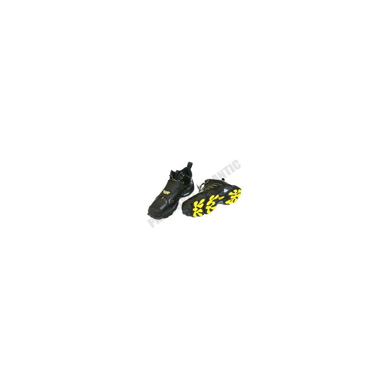 Paire de chaussures basses JT 40.5